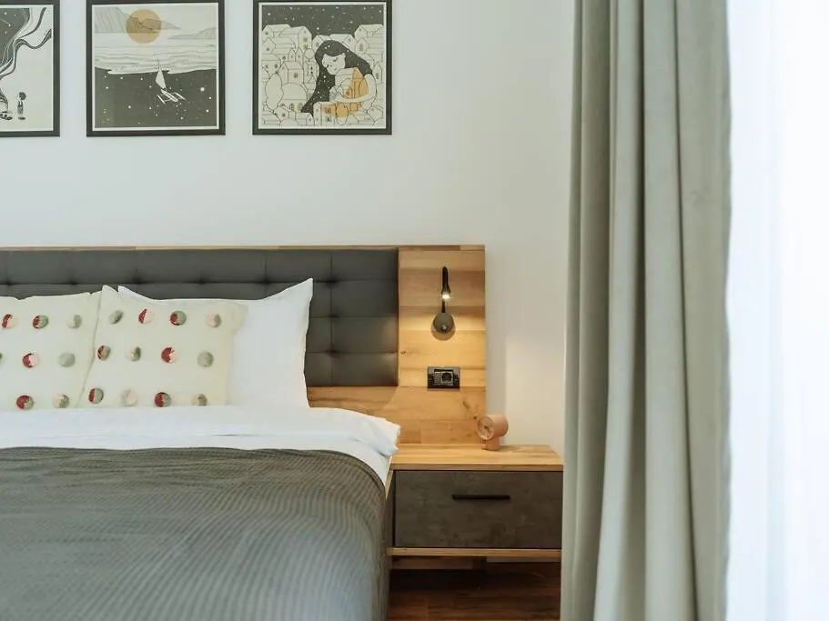 Central 10 Apartment - New Building & Parking Bucarest Romania